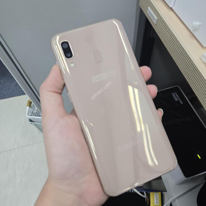 ������ ���̵�4 ��� 32GB �ܻ��� ������ �����Ǹ�