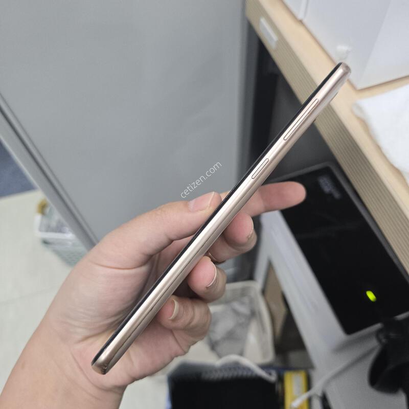 ������ ���̵�4 ��� 32GB �ܻ��� ������ �����Ǹ�