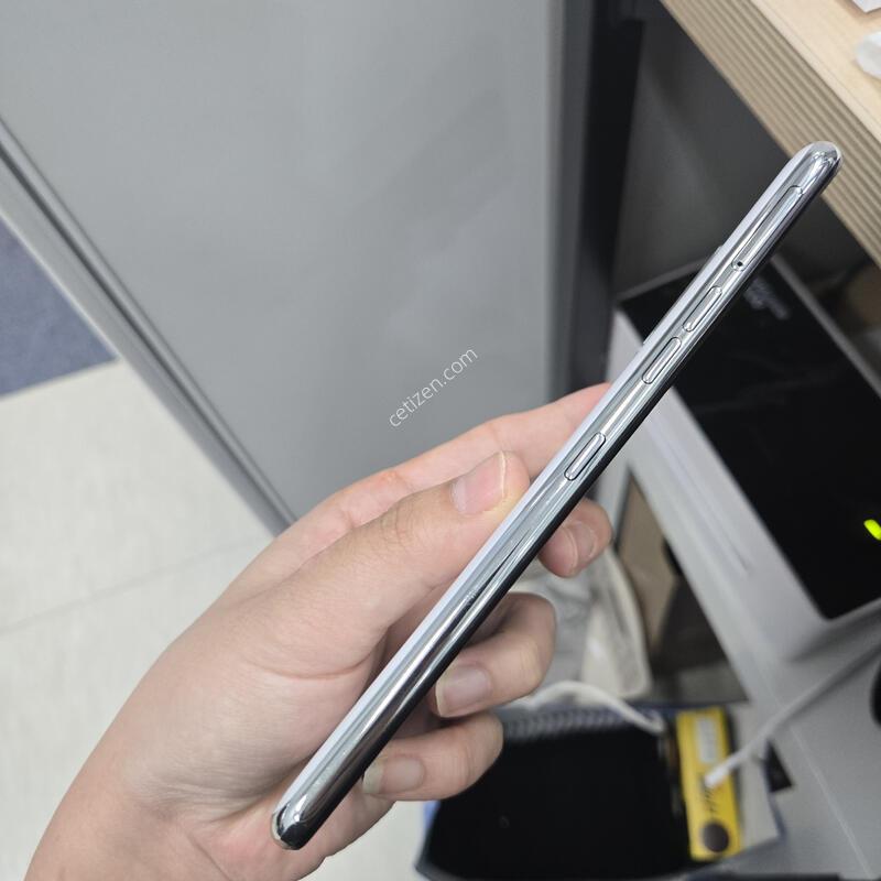 LG Q52 ȭ��Ʈ 64GB �ܰ����� ������ ������ �ܸŹ�