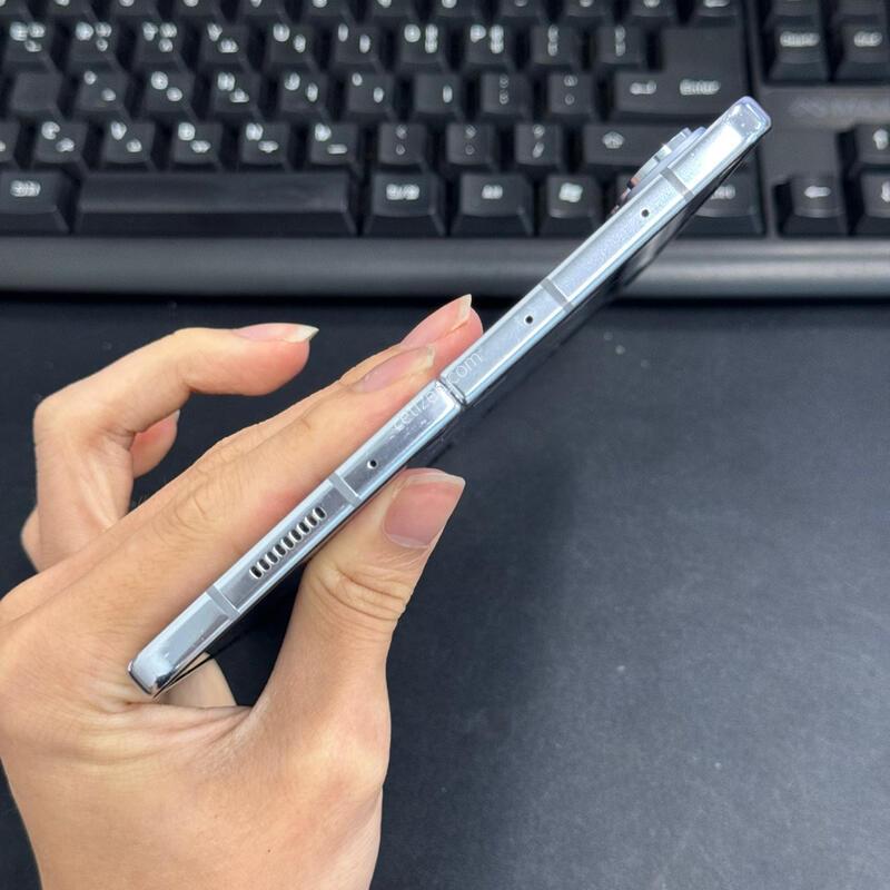 ������ z����5