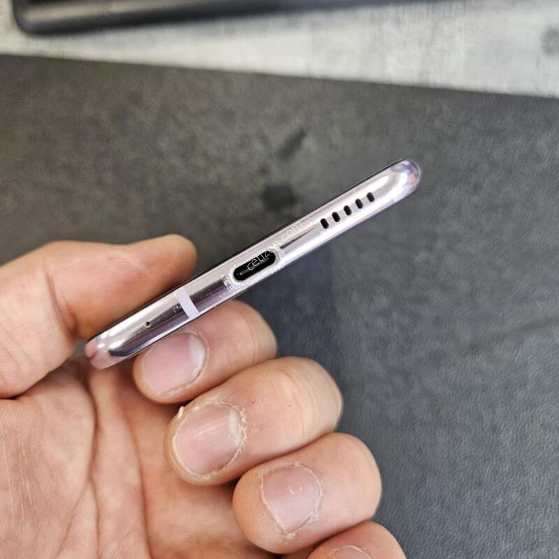 ������ ����V30S �������� �ܸ��� �߰���