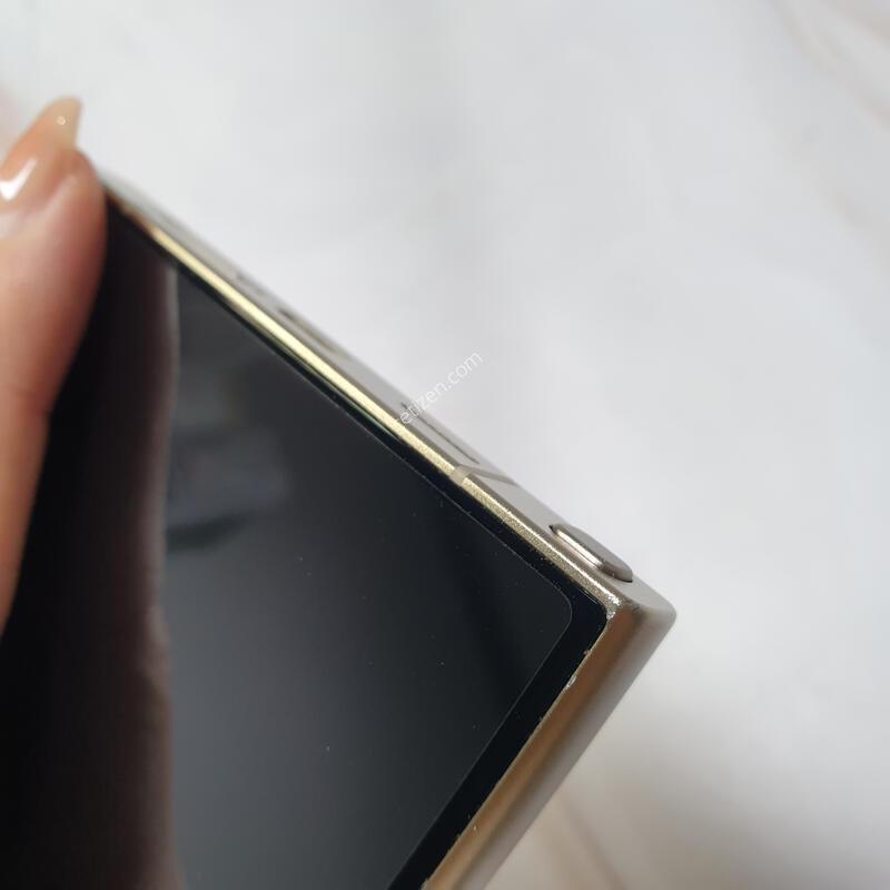 SK ������ S24��Ʈ�� ƼŸ�����ο� 256G A�� �Ǹ��մϴ�