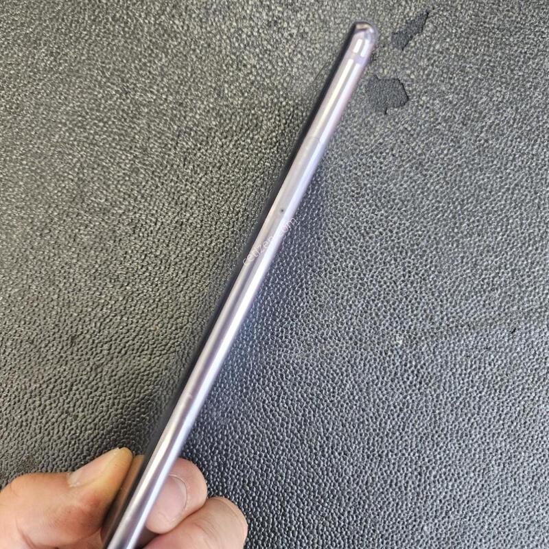 ������ ����V30S �������� �ܸ��� �߰���