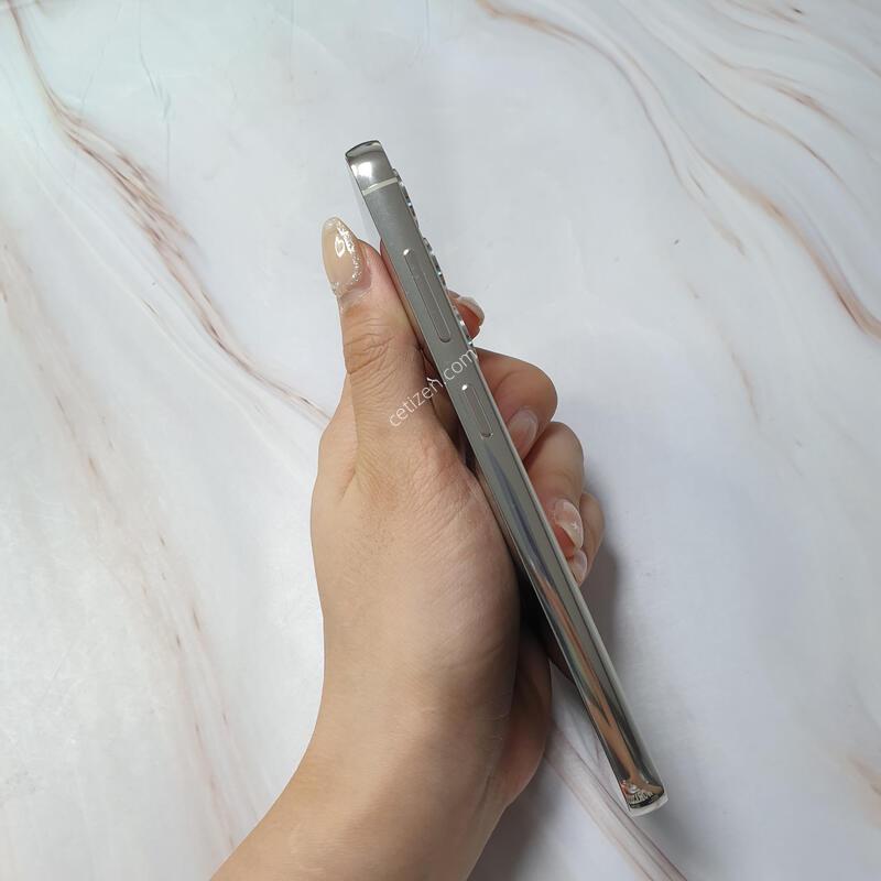 SK ������ S23 ũ�� 256G A�� �Ǹ��մϴ�
