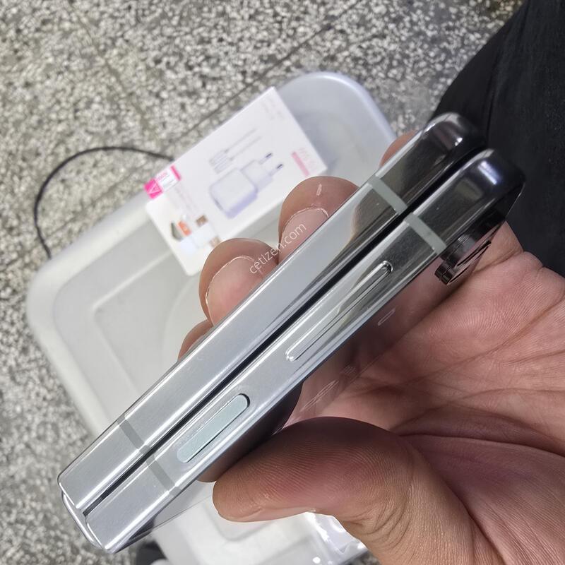 SK  �ø�5(F731) ��Ʈ���� 512G ����� �˴ϴ�