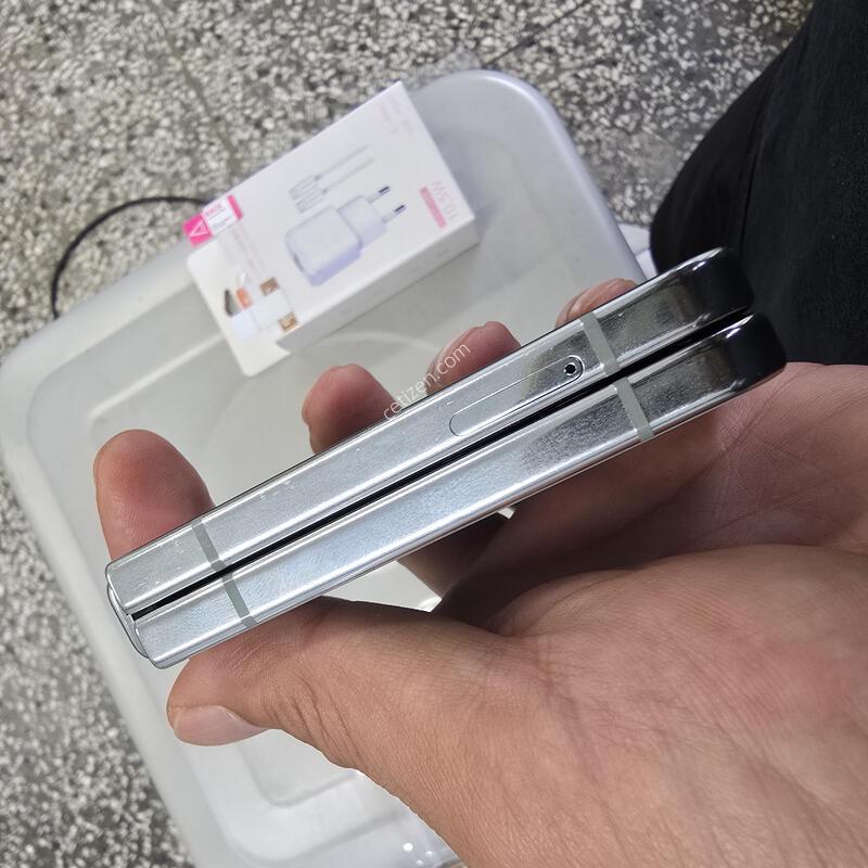 SK  �ø�5(F731) ��Ʈ���� 512G ����� �˴ϴ�