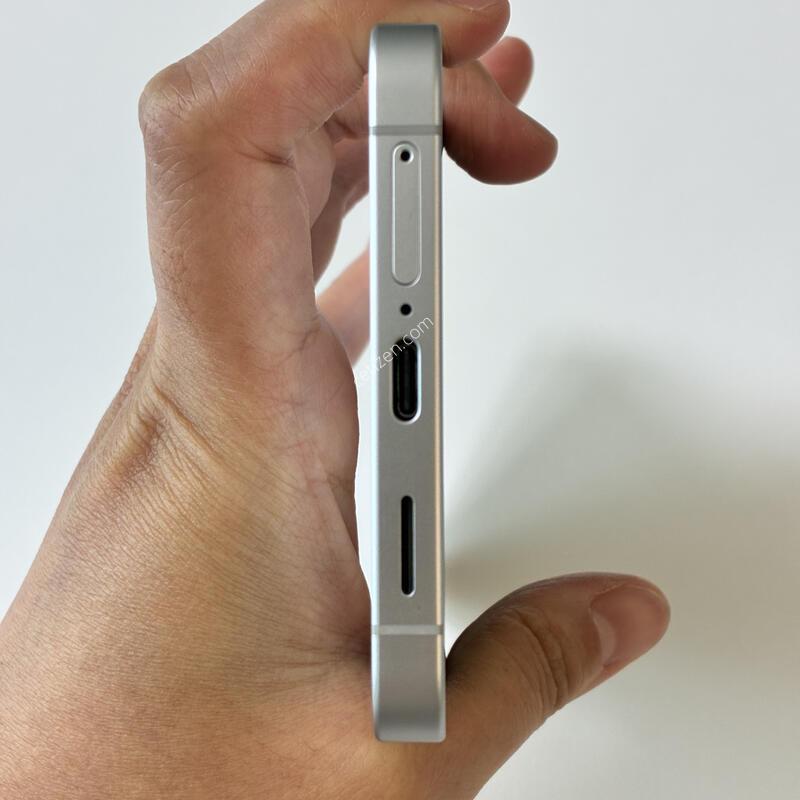 ������ S26�÷��� ȭ��Ʈ 256G ��������ǰ ������ �Ǹ��մϴ�.