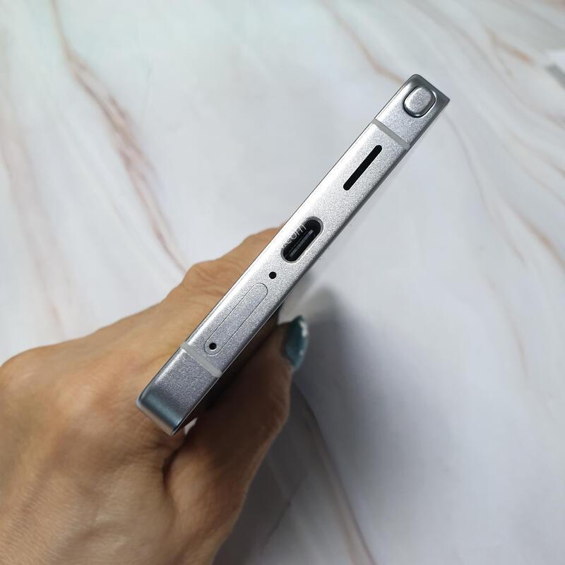 LG ������ S25��Ʈ�� ȭ��Ʈ 256G S�� �Ǹ��մϴ�
