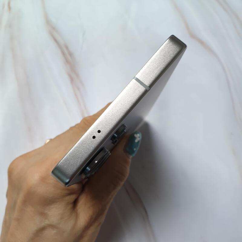 LG ������ S25��Ʈ�� ƼŸ���׷��� 512G S�� �Ǹ��մϴ�