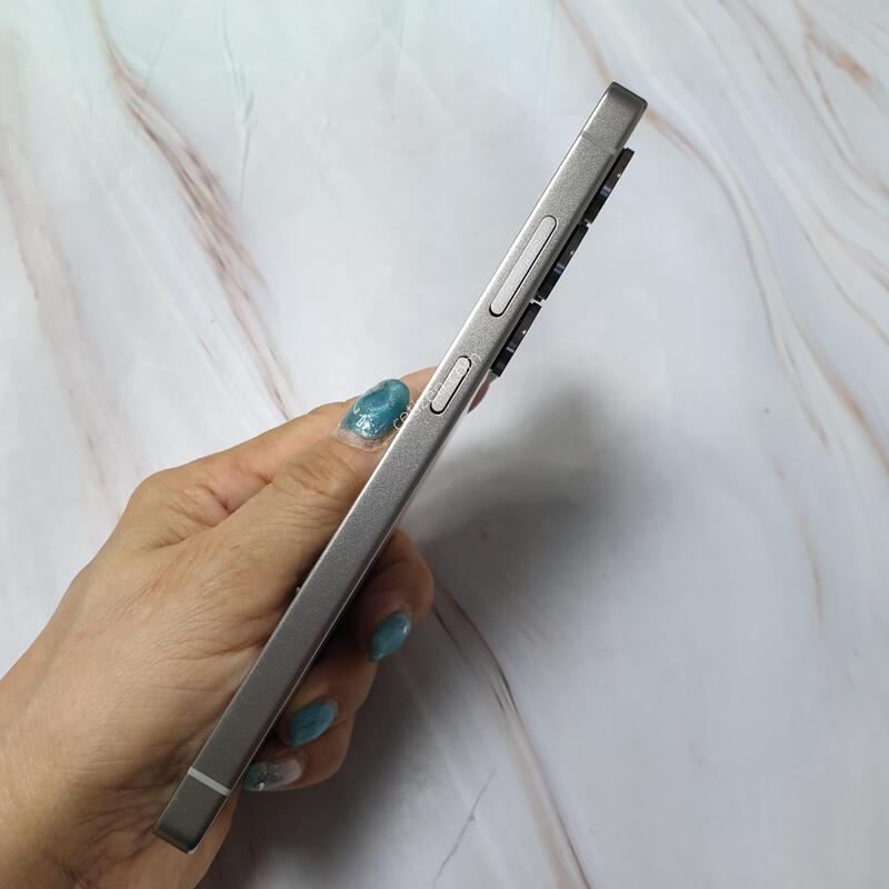 LG ������ S25��Ʈ�� ƼŸ���׷��� 512G S�� �Ǹ��մϴ�