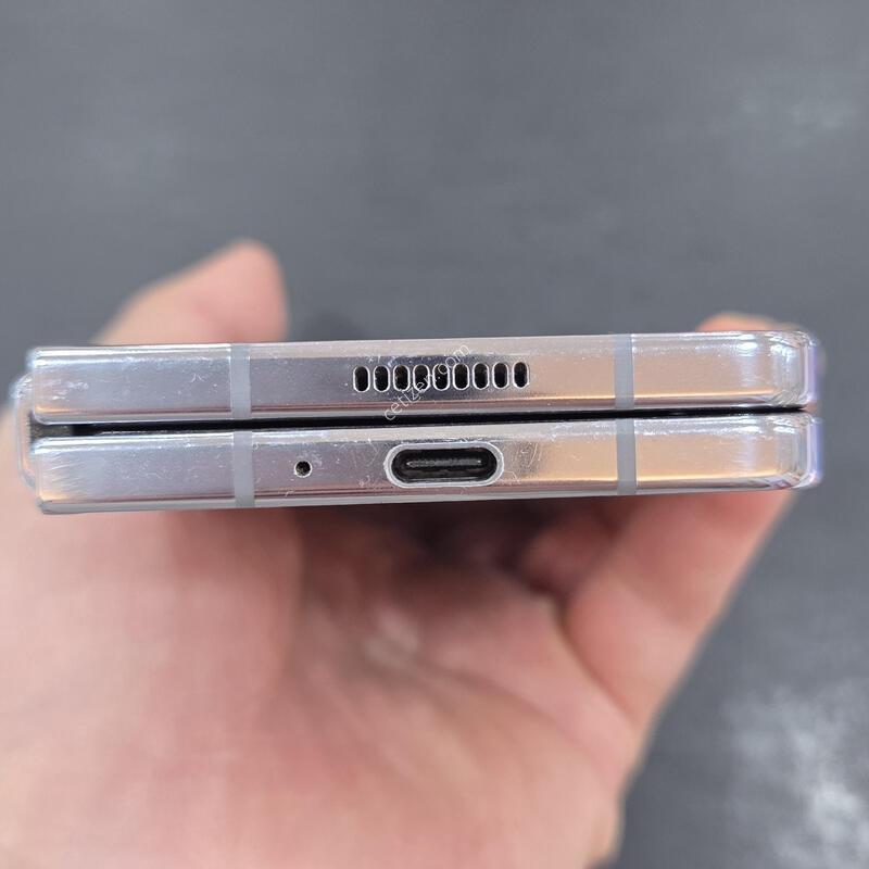 ����������5 ���̽����� 256GB �Ǹ��մϴ�.