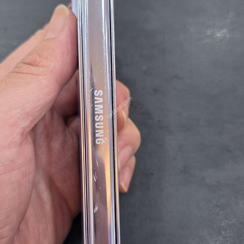 ����������5 ���̽����� 256GB �Ǹ��մϴ�.