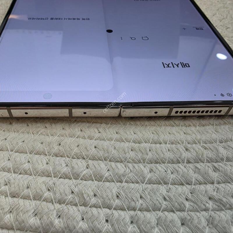 ������ ����4  256GB �Ǹ��մϴ�. ��������/ �ܺ� ��ܾ���