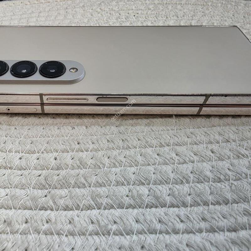 ������ ����4  256GB �Ǹ��մϴ�. ��������/ �ܺ� ��ܾ���