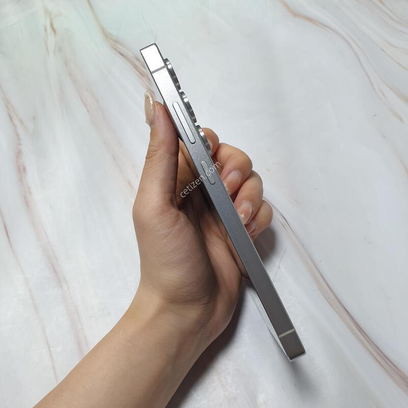 SK ������ S25��Ʈ�� ƼŸ��ȭ��Ʈ 256G S�� �Ǹ��մϴ�