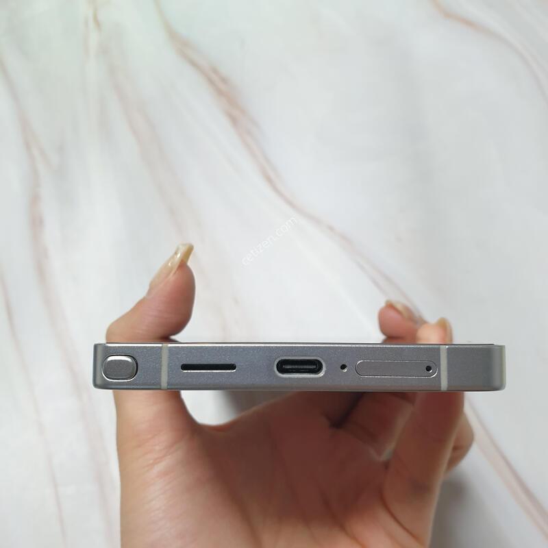 SK ������ S25��Ʈ�� ƼŸ��ȭ��Ʈ 256G S�� �Ǹ��մϴ�