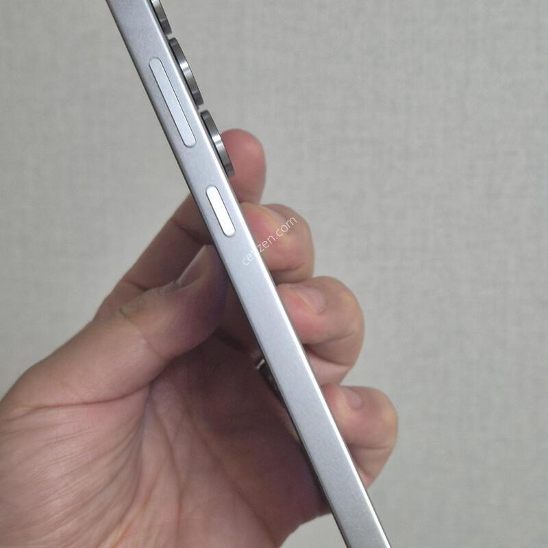 S25��Ʈ�� S�� ����ǰ�� ���̽�������� �Ǹ��մϴ�