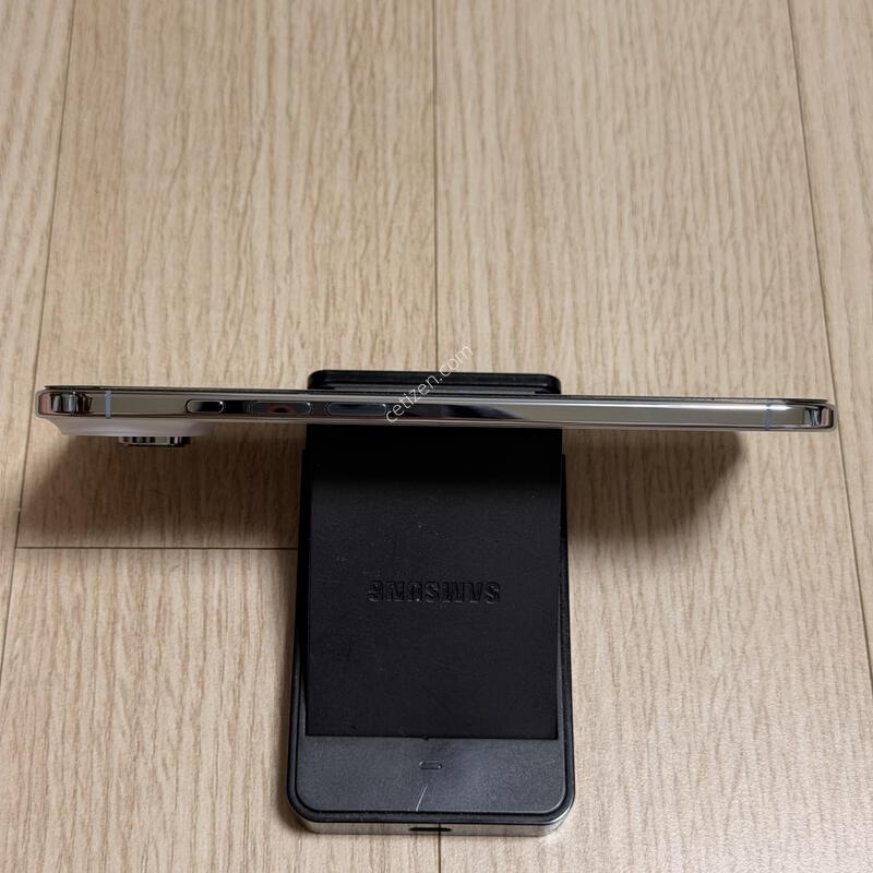 �ڱ��� �ܼ����� �̻�� ������ AIR ���� 256GB ��ī�̺���