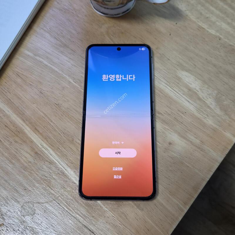 �Ｚ������Z FLIP 4 ����
