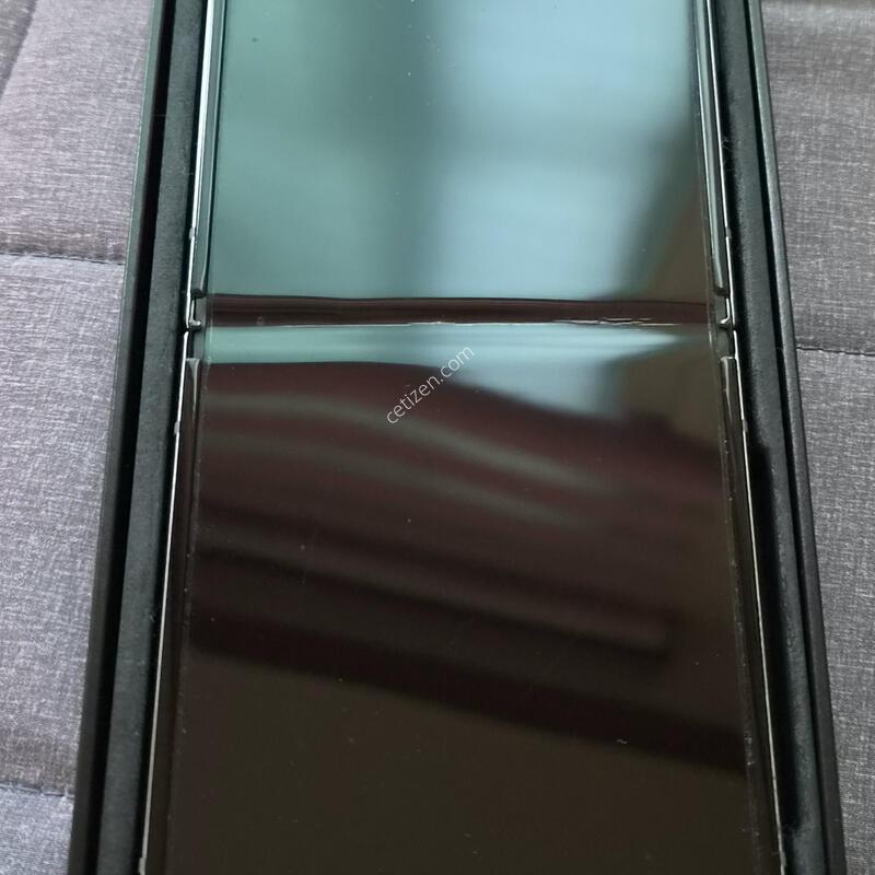 �Ｚ������Z FLIP 4 ����