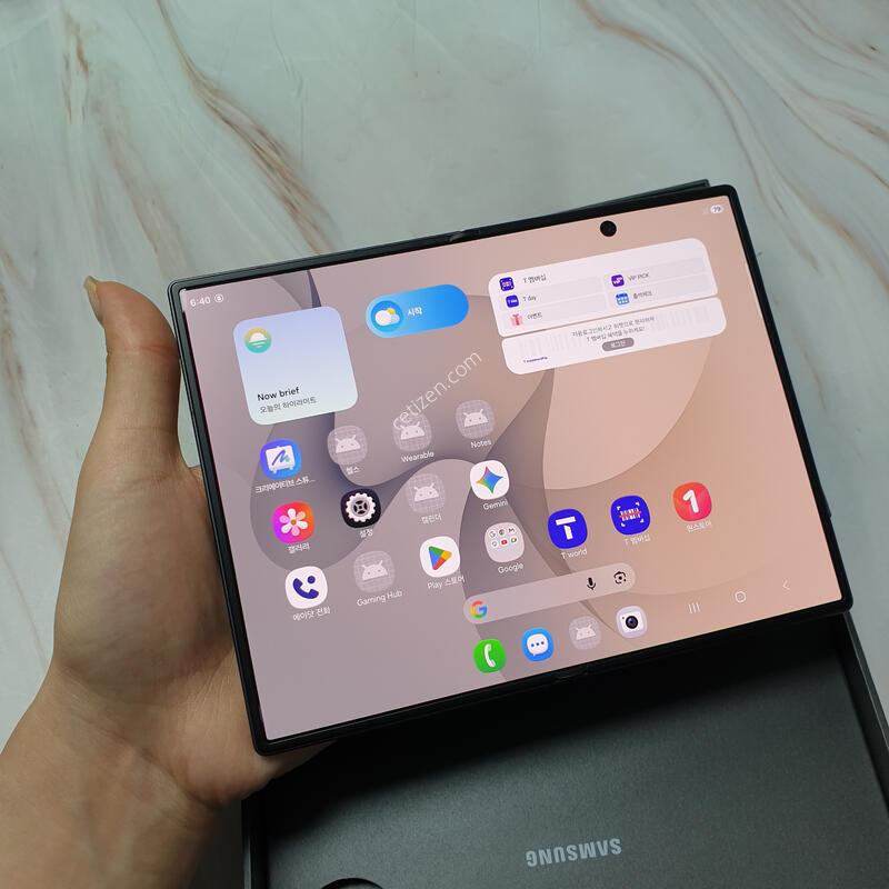 SK ������ Z����8 ���̵� �׶�����Ʈ 256G �̻�� S�� Ǯ�ڽ� �Ǹ�