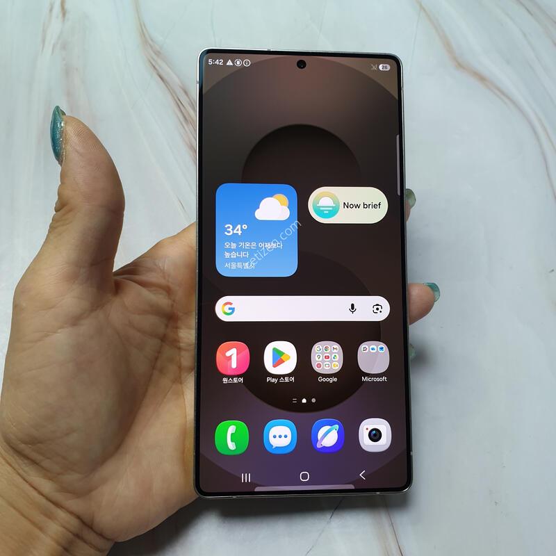 KT ������ S25��Ʈ�� ƼŸ���׷��� 256G A�� �Ǹ��մϴ�