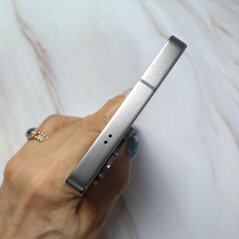KT ������ S25��Ʈ�� ƼŸ���׷��� 256G A�� �Ǹ��մϴ�
