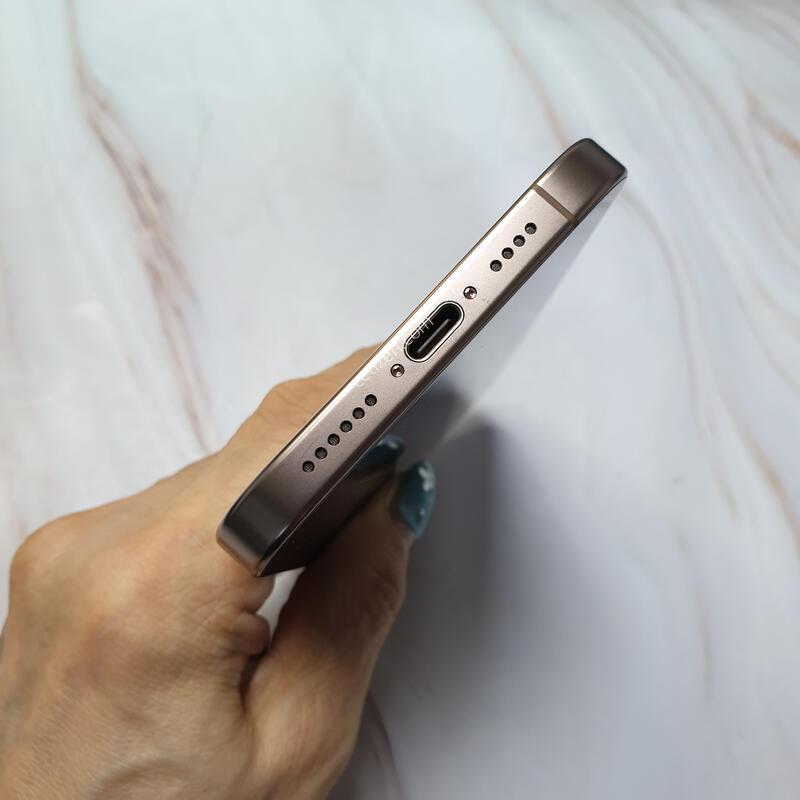 ������ 16���θƽ� ����ƮƼŸ�� 256G S�� �Ǹ��մϴ�