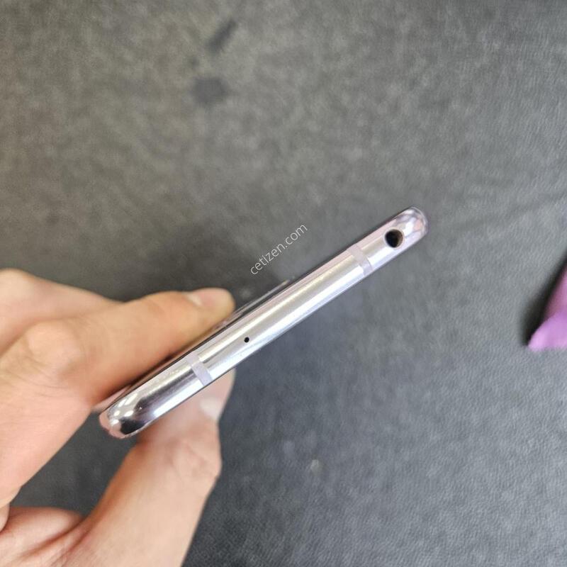 ������ ����V30S �������� �ܸ��� �߰���