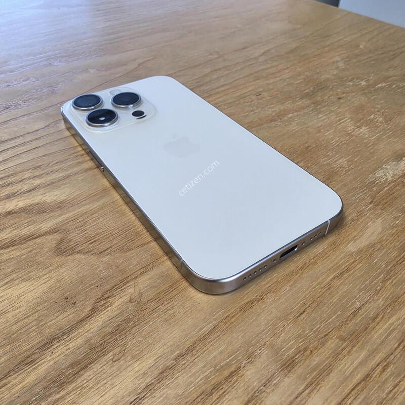 ������15���� 128GB ȭ��Ʈ