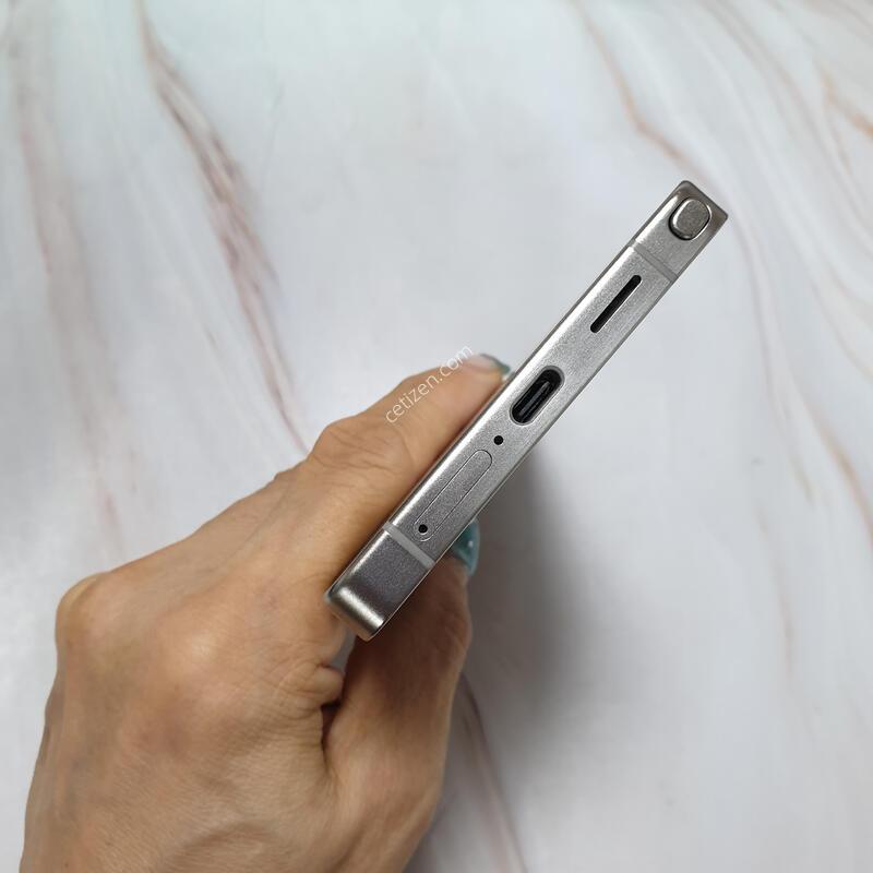 LG ������ S25��Ʈ�� ƼŸ���׷��� 512G A�� �Ǹ��մϴ�