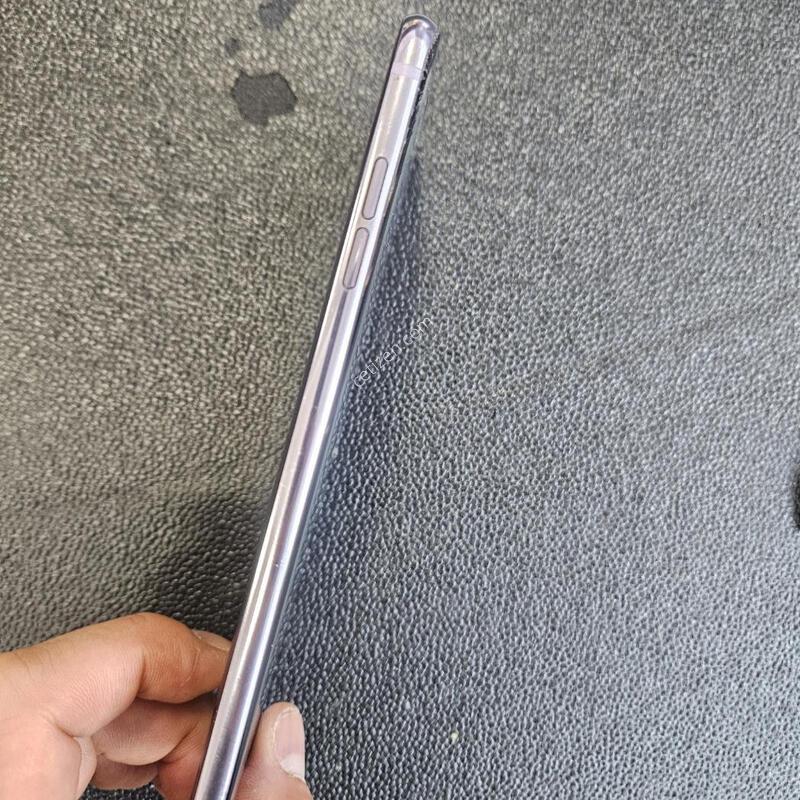 ������ ����V30S �������� �ܸ��� �߰���