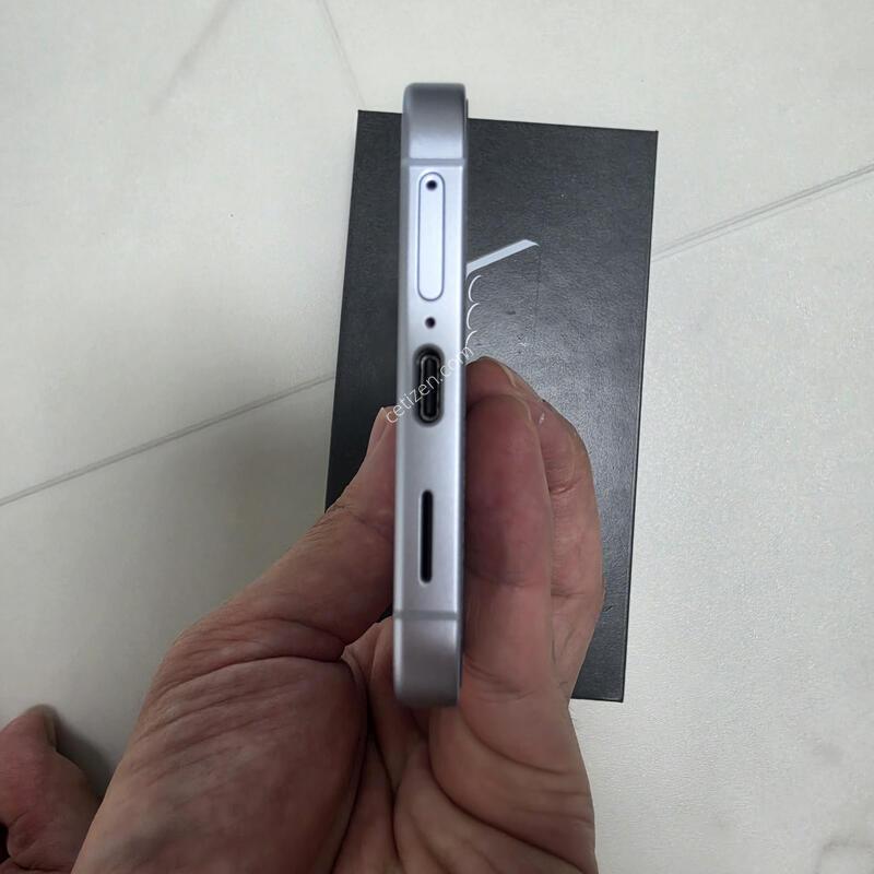 ������S25 �÷��� ���̽����� 256GB �˴ϴ� (������ �絵����)