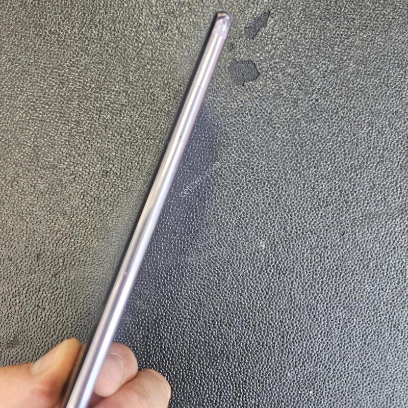 ������ ����V30S �������� �ܸ��� �߰���