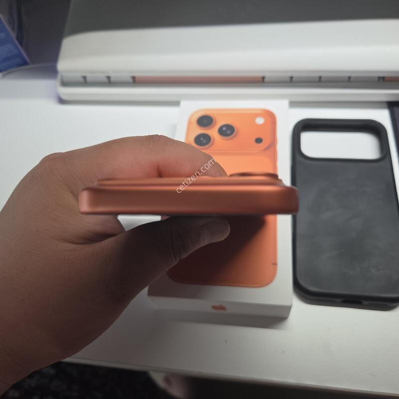 ������ 17���� 256GB �ڽ��� ������