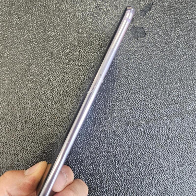 ������ ����V30S �������� �ܸ��� �߰���