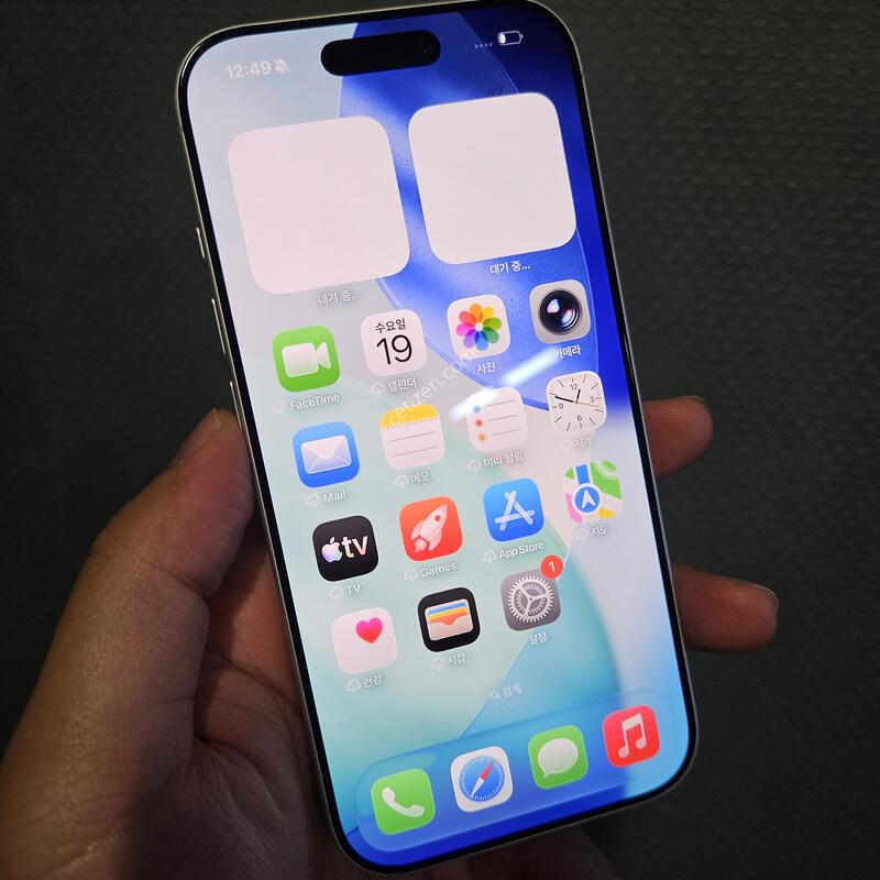 ������ 17 256GB ȭ��Ʈ ���͸����� 100%