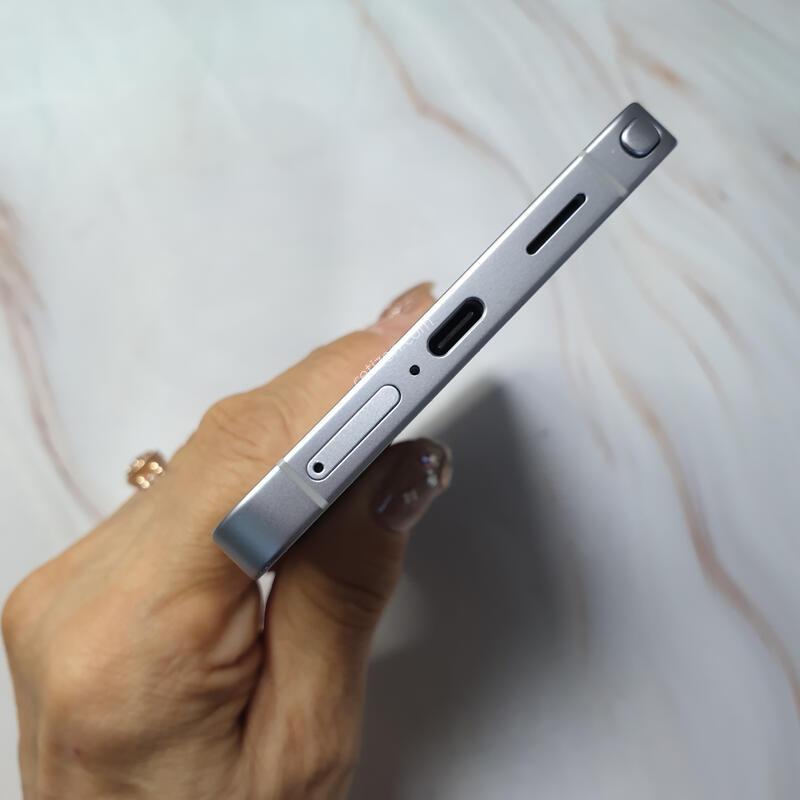 SK ������ S26��Ʈ�� ȭ��Ʈ 256G S�� �Ǹ��մϴ�