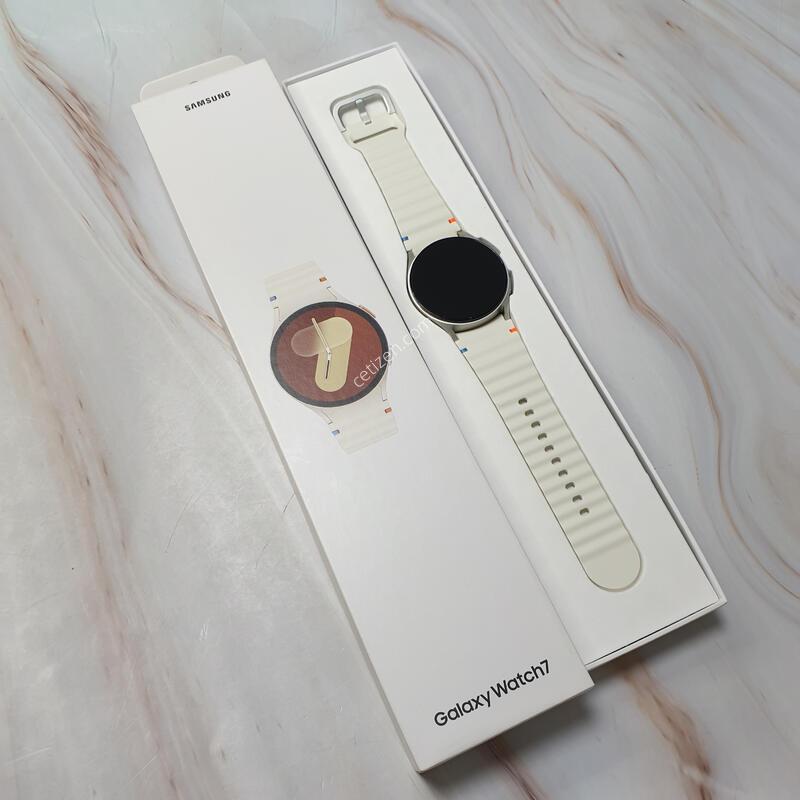 �����ÿ�ġ7 40mm LTE ũ�� 32G �̻�� S�� Ǯ�ڽ� �Ǹ��մϴ�