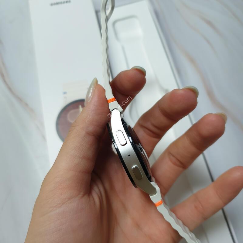 �����ÿ�ġ7 40mm LTE ũ�� 32G �̻�� S�� Ǯ�ڽ� �Ǹ��մϴ�