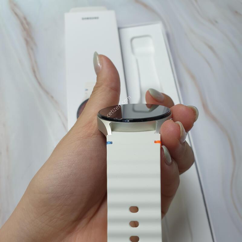 �����ÿ�ġ7 40mm LTE ũ�� 32G �̻�� S�� Ǯ�ڽ� �Ǹ��մϴ�