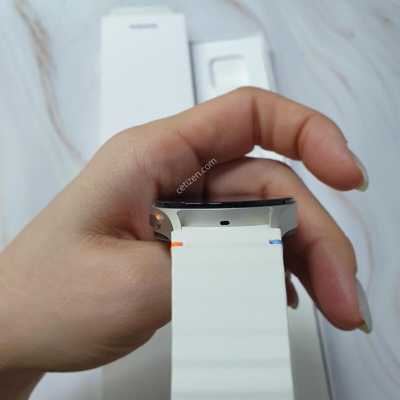 �����ÿ�ġ7 40mm LTE ũ�� 32G �̻�� S�� Ǯ�ڽ� �Ǹ��մϴ�