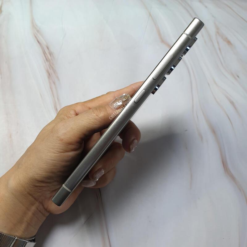 LG ������ S24��Ʈ�� ƼŸ���׷��� 256G S�� �Ǹ��մϴ�