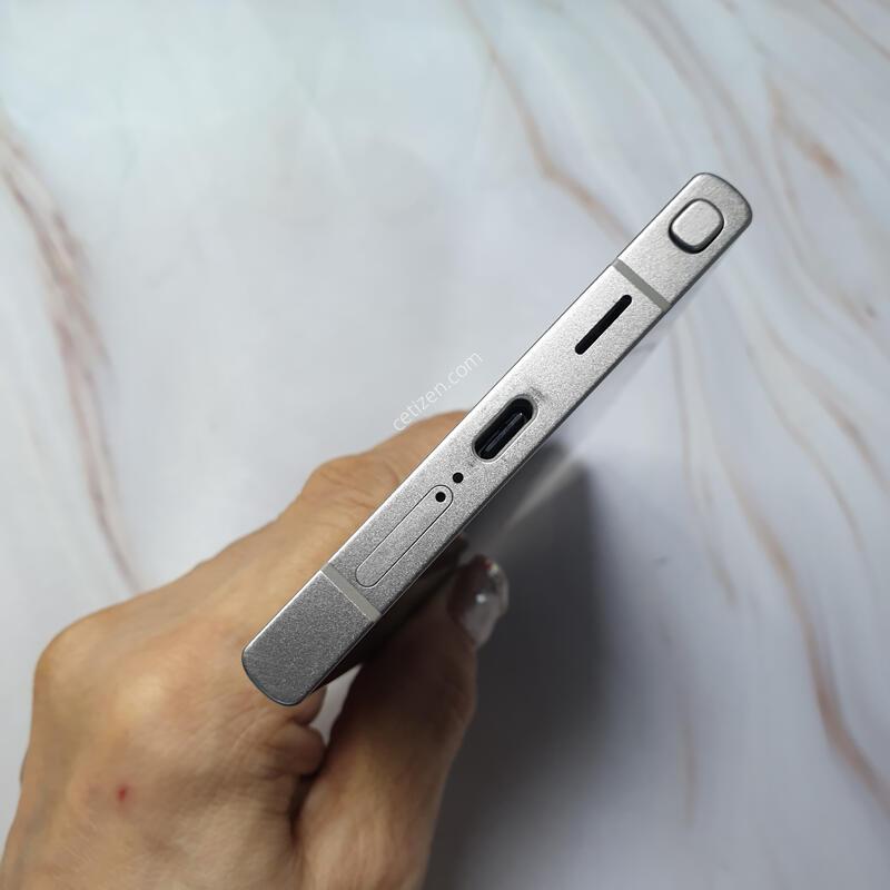 LG ������ S24��Ʈ�� ƼŸ���׷��� 256G S�� �Ǹ��մϴ�