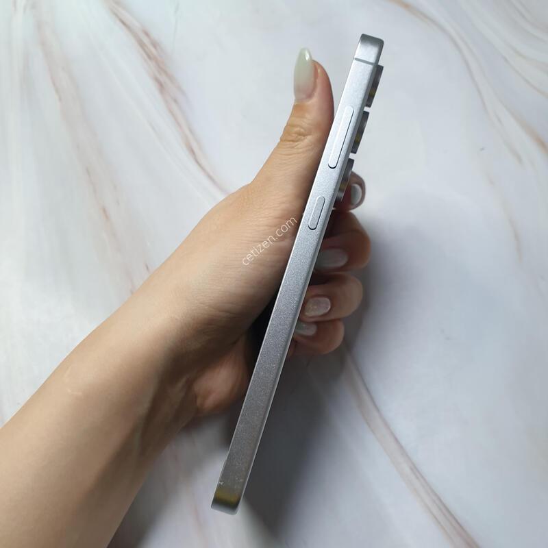 LG ������ S24FE ���� 256G ������ �Ǹ��մϴ�