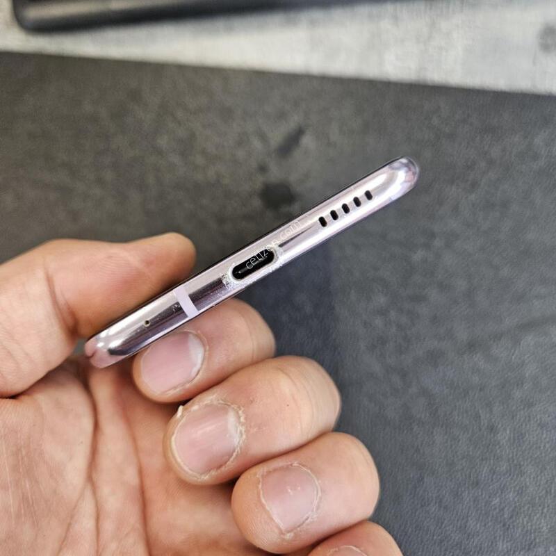 ������ ����V30S �������� �ܸ��� �߰���
