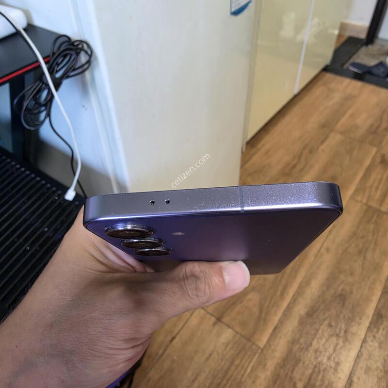 ������s24�÷��� 512gb�˴ϴ�.