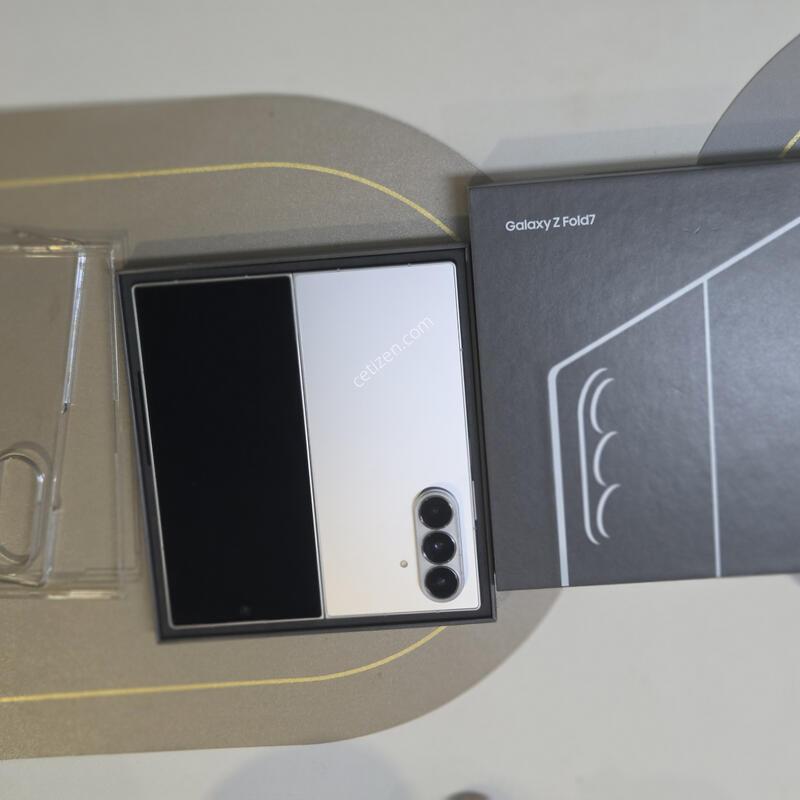 ������ Z����7�ǹ� A�� 256GB SM-F966N �Ǹ� �ڽ� ���� �Ⱦƿ�.
