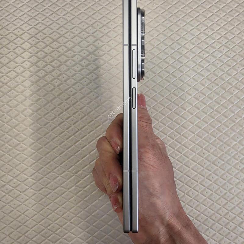 ������ Z����7�ǹ� A�� 256GB SM-F966N �Ǹ� �ڽ� ���� �Ⱦƿ�.