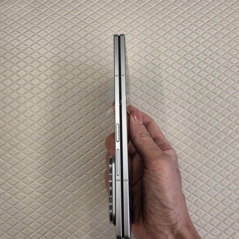 ������ Z����7�ǹ� A�� 256GB SM-F966N �Ǹ� �ڽ� ���� �Ⱦƿ�.